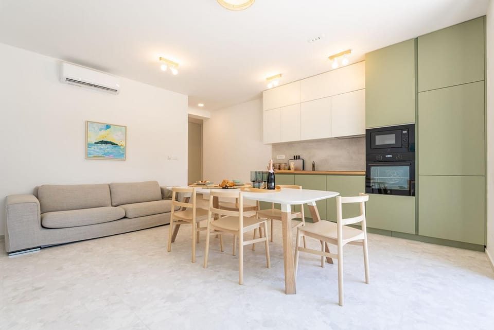 Kitchen or kitchenette, Living room, Seating area, Dining area, oven, stove, air conditioner