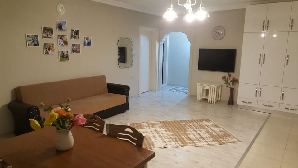 Communal lounge/ TV room, TV and multimedia, Living room, Seating area, Evening entertainment