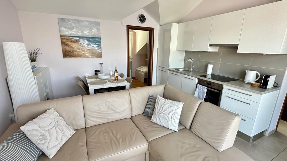 Kitchen or kitchenette, Living room, Seating area