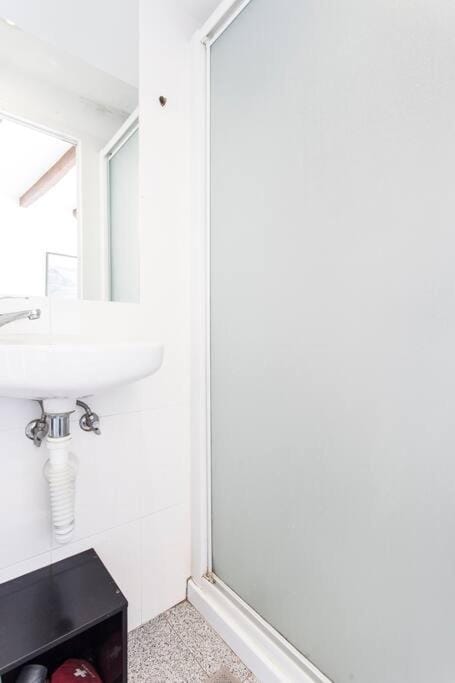 Mouraria I, Eco-duplex, French Balcony & Smart Check-in Apartment in Lisbon