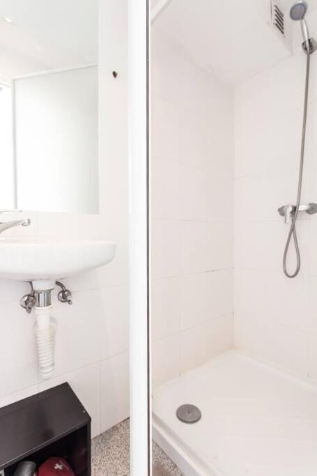 Mouraria I, Eco-duplex, French Balcony & Smart Check-in Apartment in Lisbon
