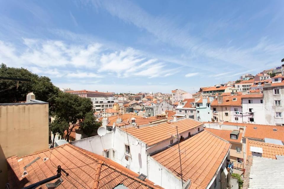 Mouraria I, Eco-duplex, French Balcony & Smart Check-in Apartment in Lisbon