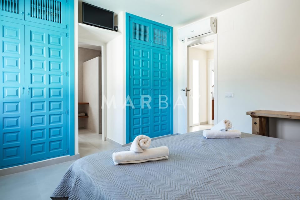 Bed, Photo of the whole room, Bedroom, wardrobe