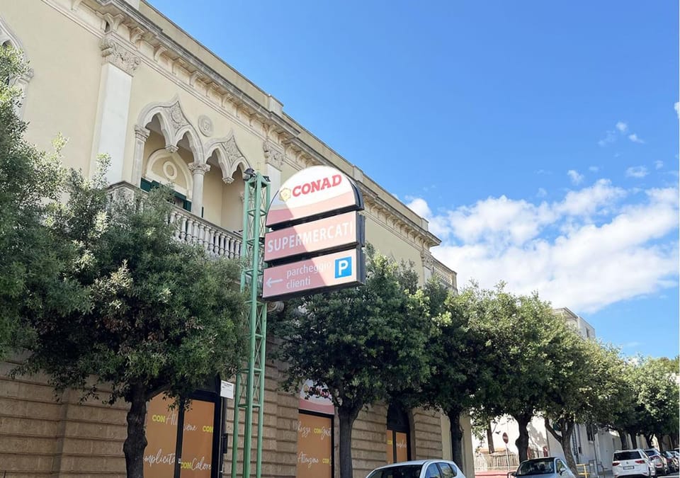 Supermarket/grocery shop