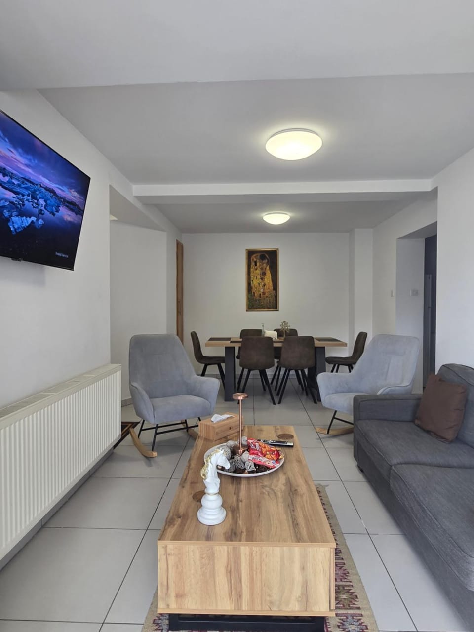 Seating area, Dining area