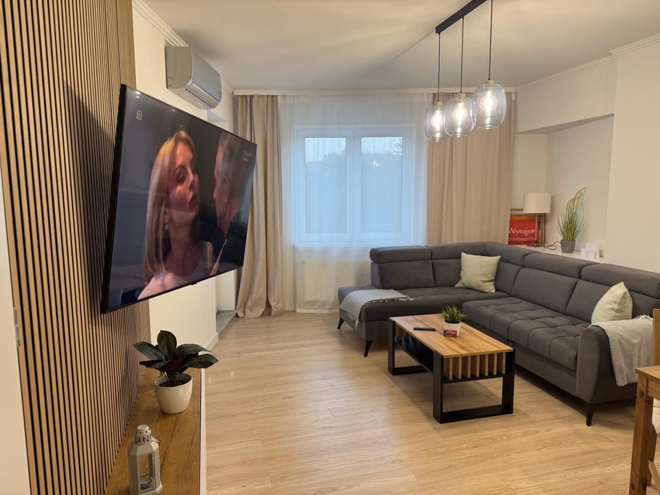 Communal lounge/ TV room, TV and multimedia, Living room, Evening entertainment