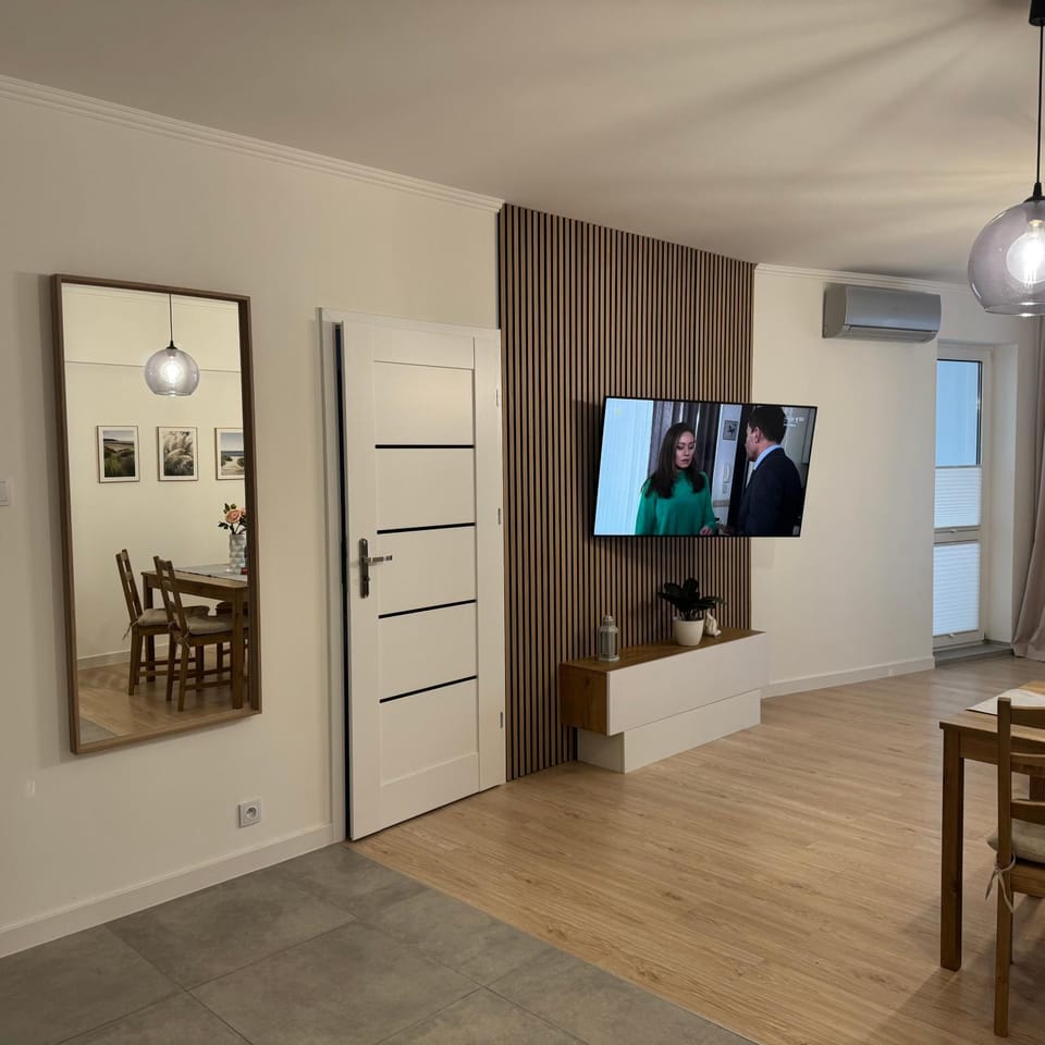 TV and multimedia, Kitchen or kitchenette, Living room, Seating area, Dining area, air conditioner