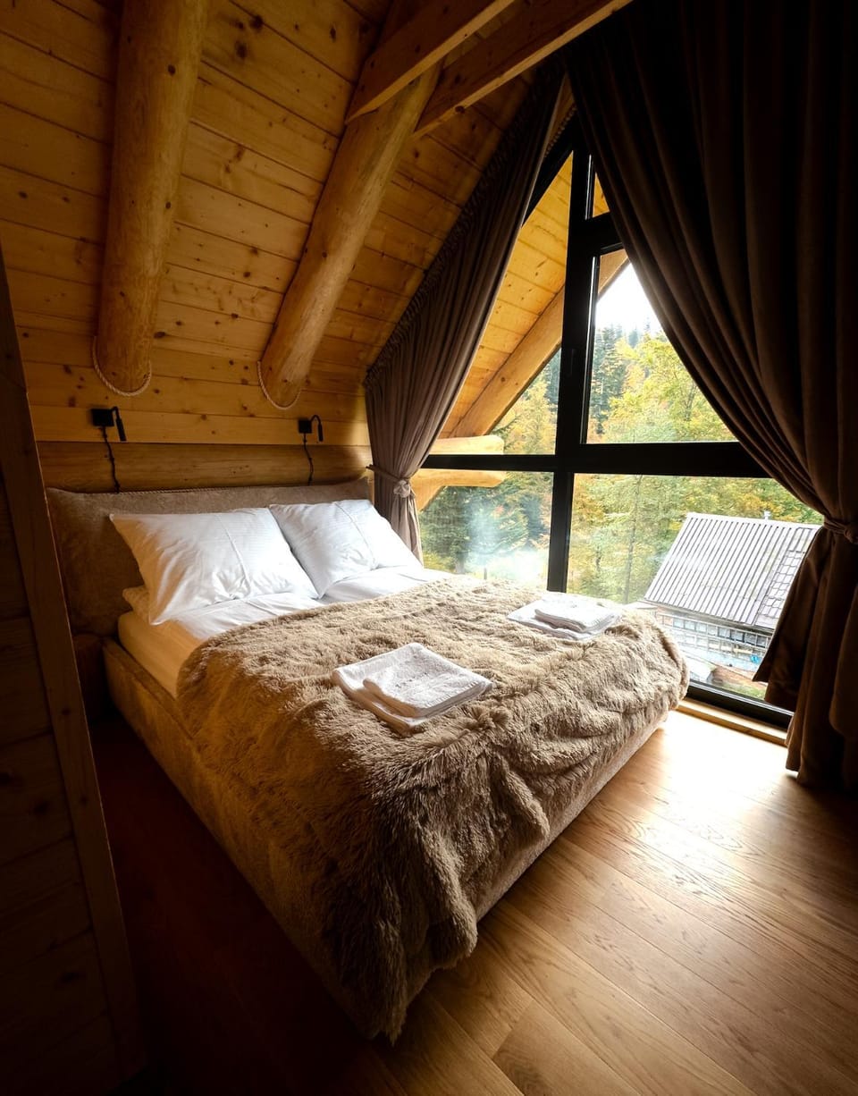 Bed, Photo of the whole room, Bedroom, towels