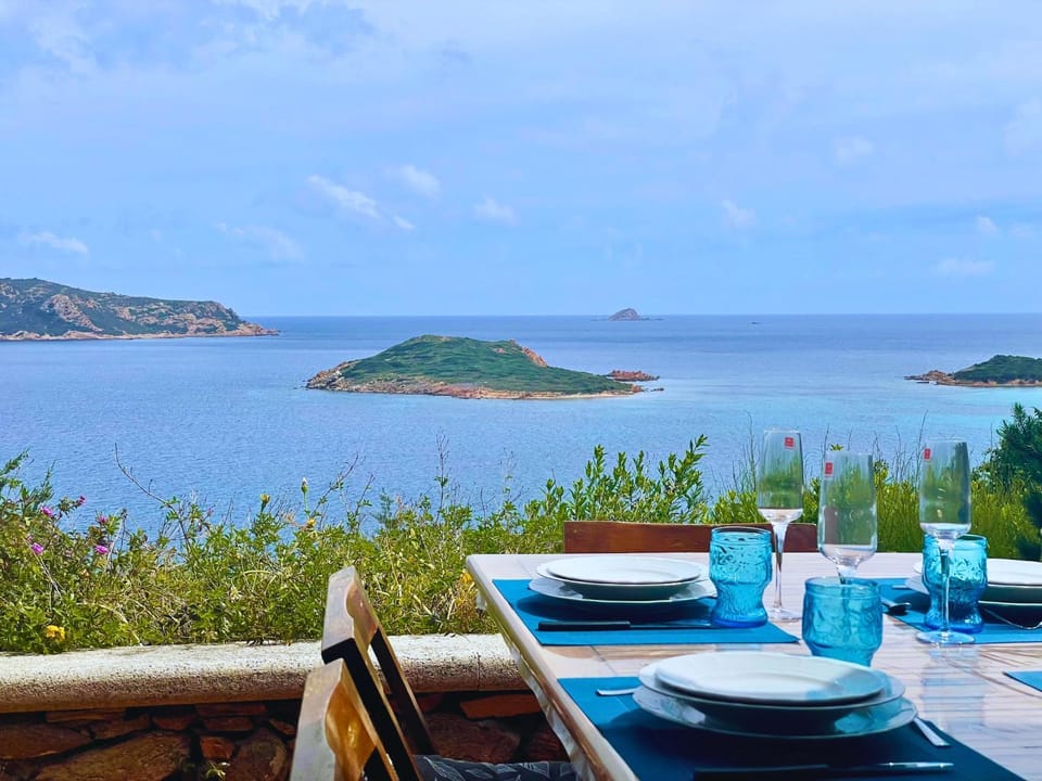 Natural landscape, Balcony/Terrace, Dining area, Sea view