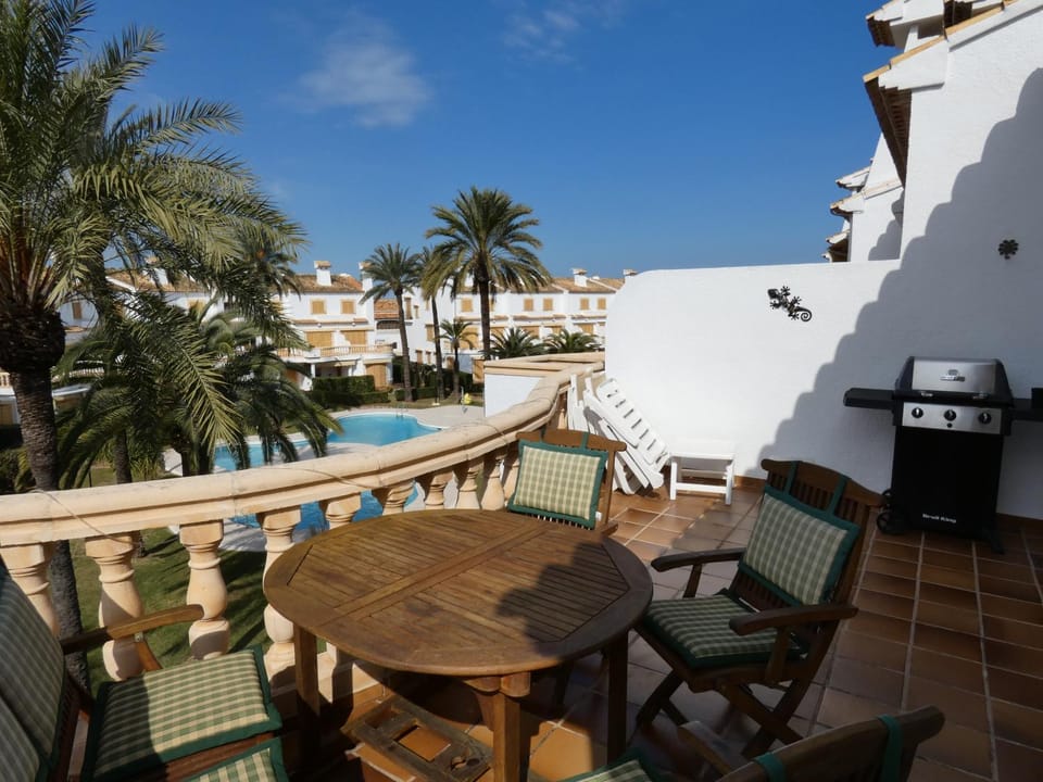 Balcony/Terrace, Seating area, Pool view