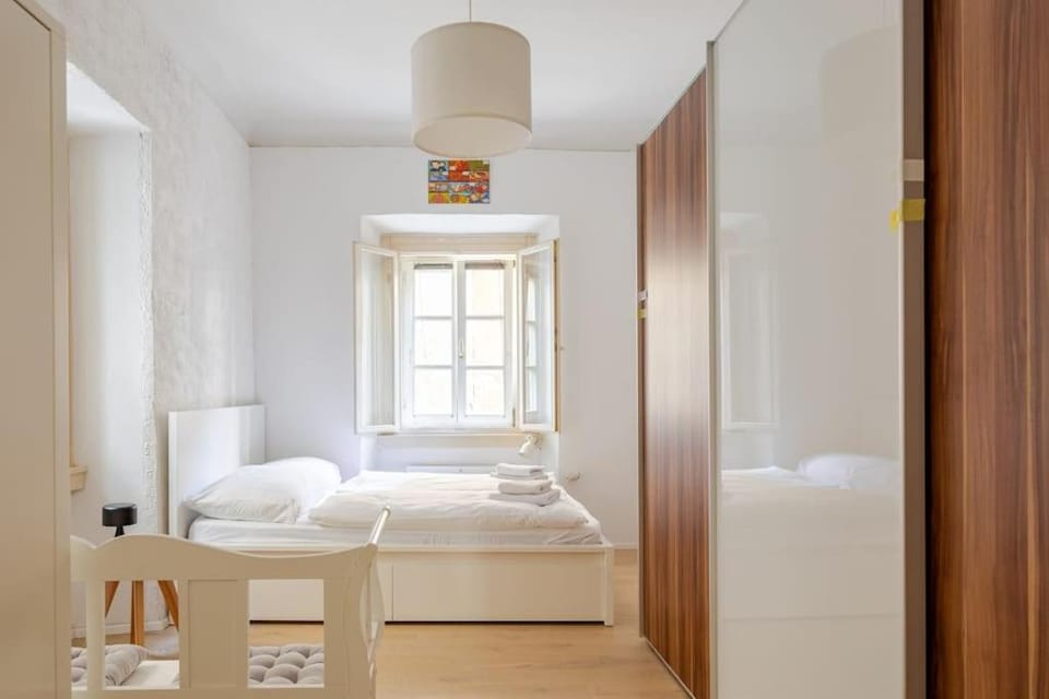 Bed, Photo of the whole room, wardrobe