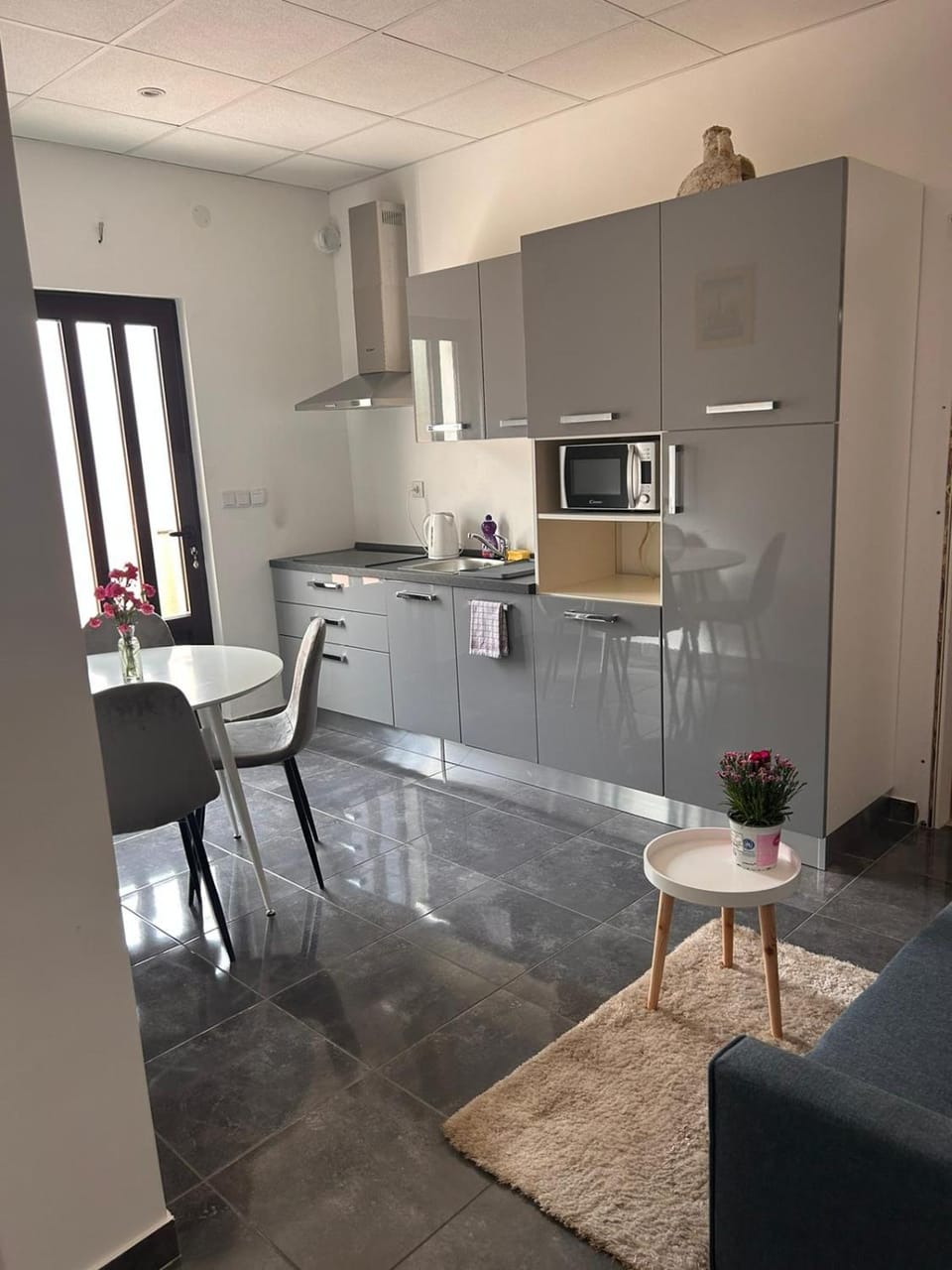 Seating area, Dining area