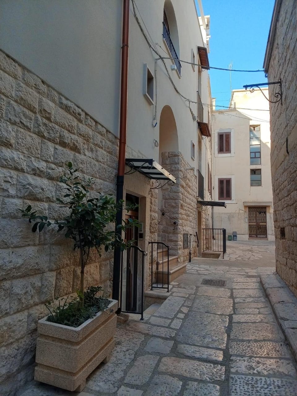 Property building, Day, Neighbourhood, Street view