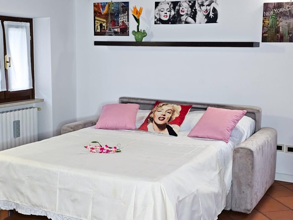 Bed, Photo of the whole room