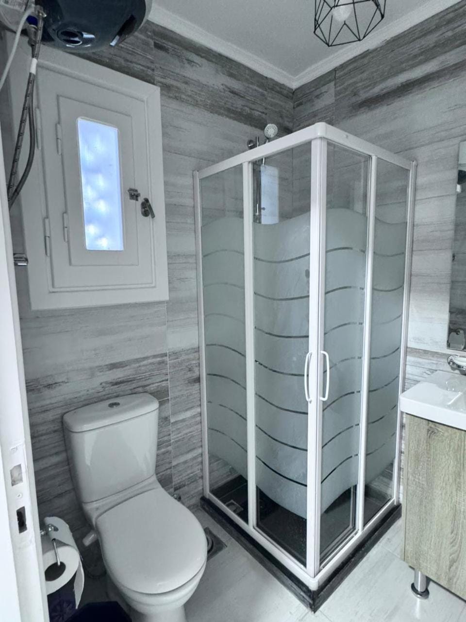 Shower, Toilet