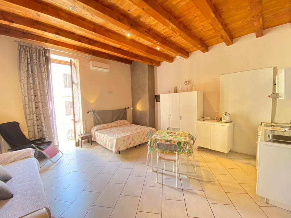 Kitchen or kitchenette, Living room, oven