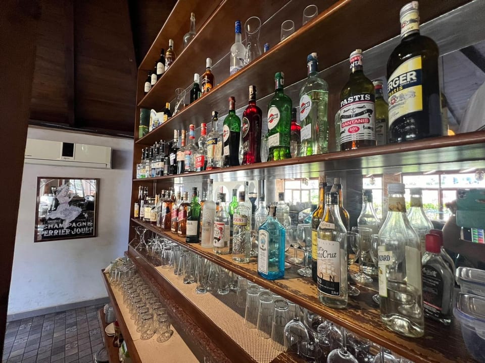 Restaurant/places to eat, Lounge or bar, Lounge or bar, Food and drinks, Drinks