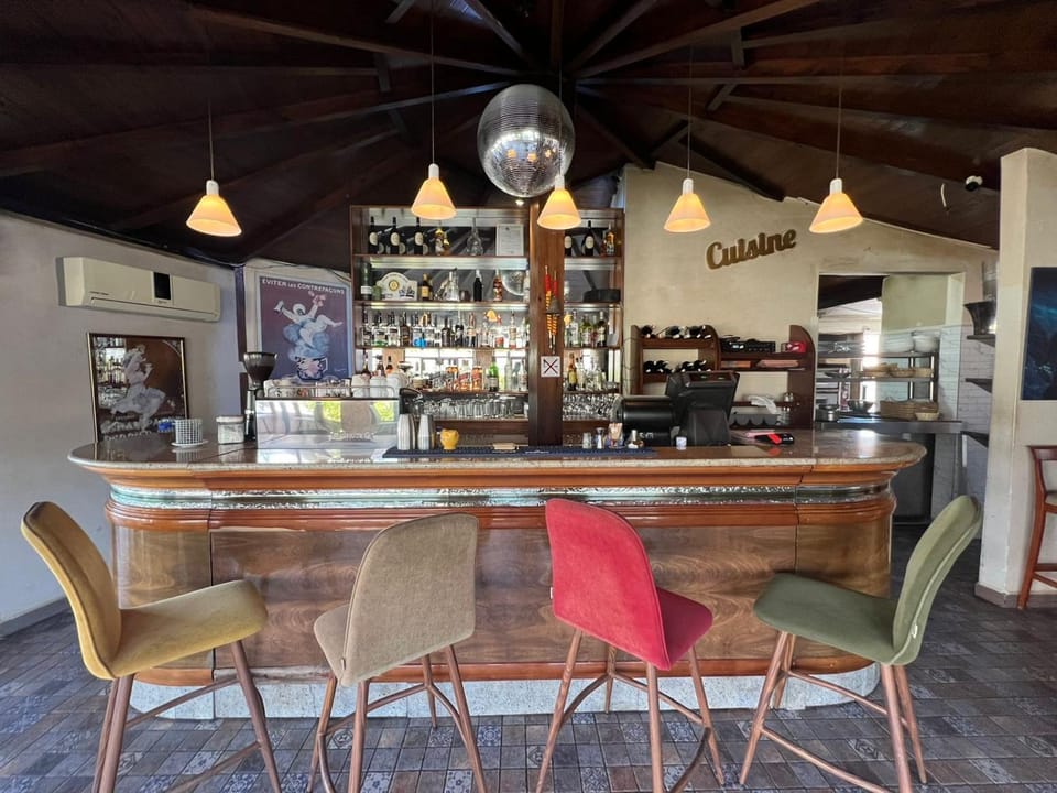 Restaurant/places to eat, Restaurant/places to eat, Lounge or bar, Lounge or bar, Food and drinks, Drinks