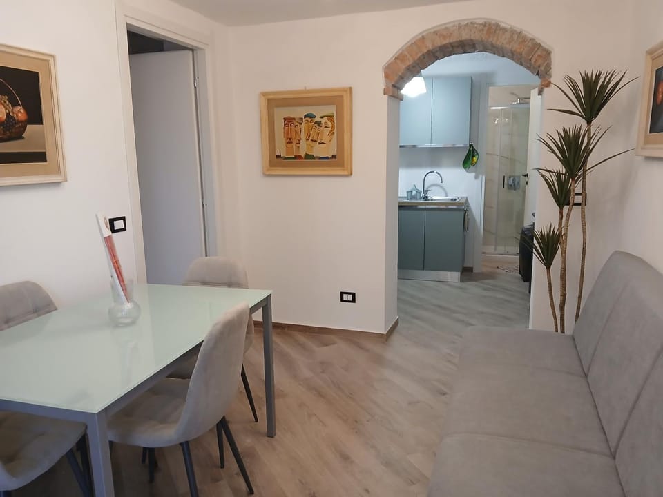 Kitchen or kitchenette, Living room, Dining area