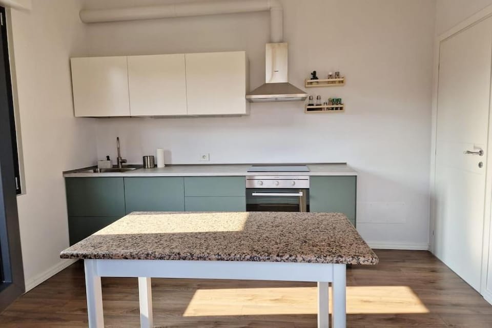 Kitchen or kitchenette, Dining area, stove