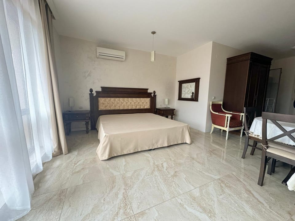 Bed, Photo of the whole room, Bedroom, air conditioner