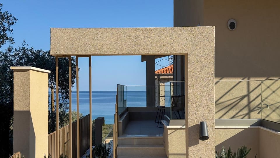 Property building, Balcony/Terrace, Sea view