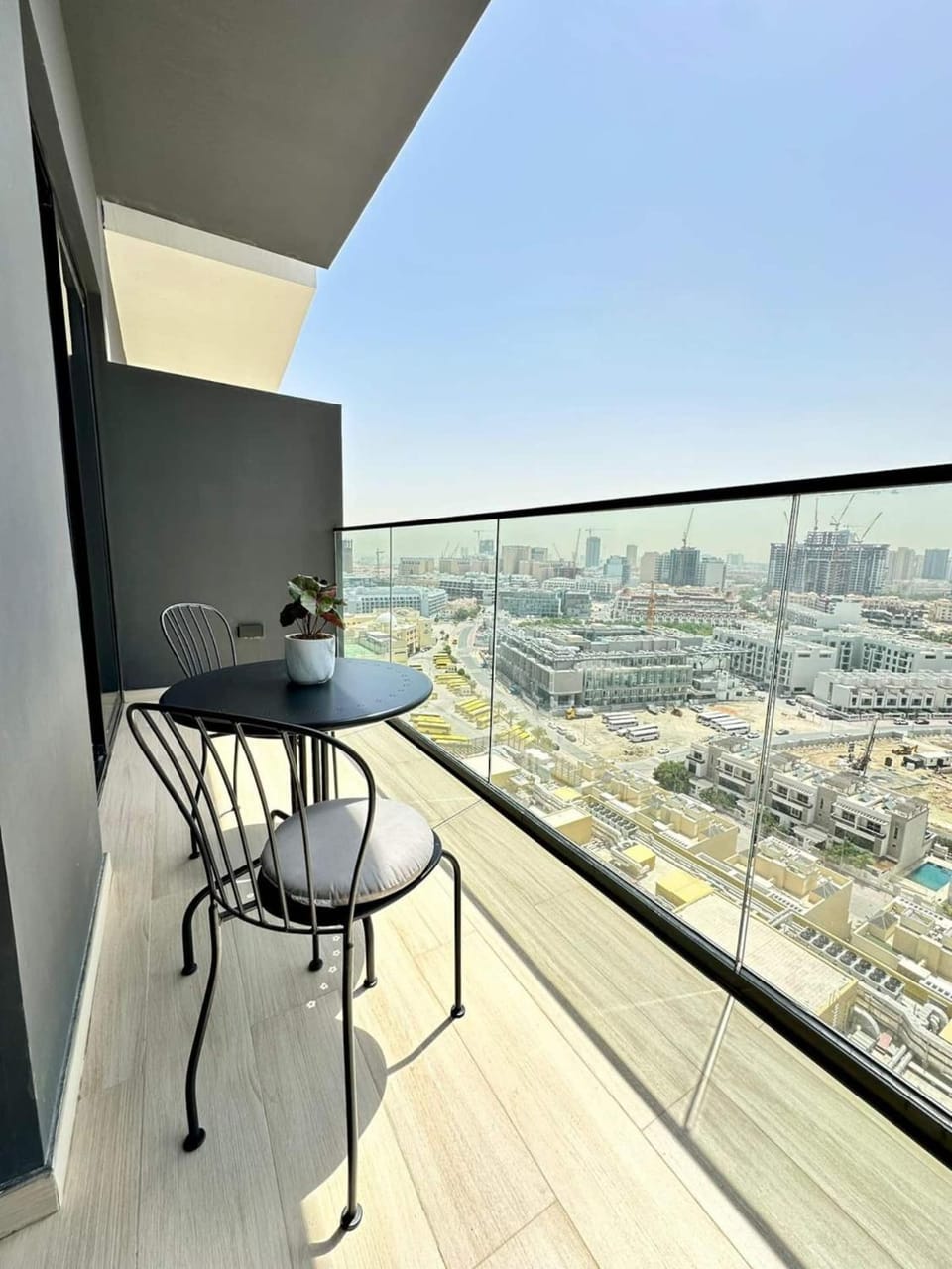 Cozy Elegant 1br Balcony, Pool Access, Parking Apartment in Dubai