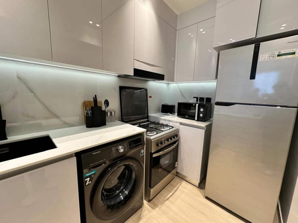 Cozy Elegant 1br Balcony, Pool Access, Parking Apartment in Dubai