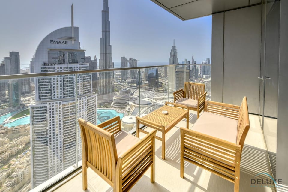 View (from property/room), Balcony/Terrace, Seating area, City view, Landmark view