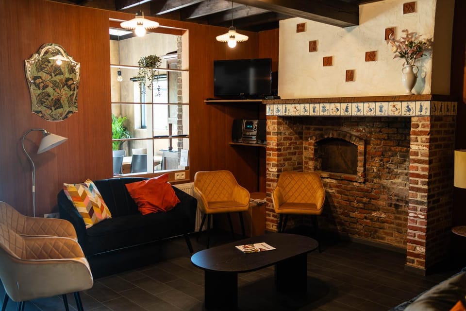 Communal lounge/ TV room