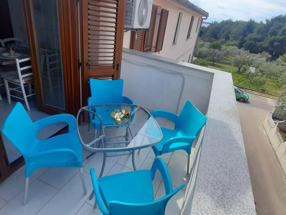 Natural landscape, Balcony/Terrace, Seating area