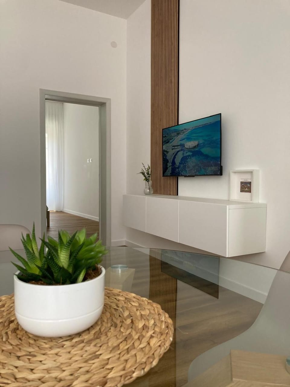 TV and multimedia, Living room, Dining area