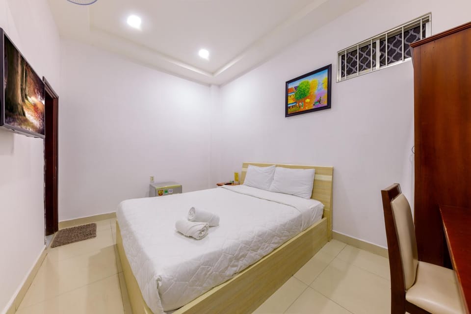 Bed, TV and multimedia, Photo of the whole room, Bedroom, towels, wardrobe