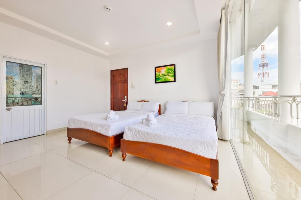 Bed, TV and multimedia, Photo of the whole room, Bedroom, towels