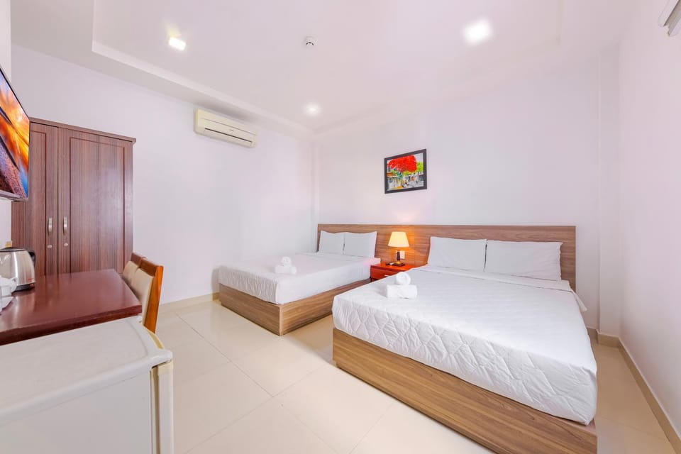 Bed, Photo of the whole room, Bedroom, wardrobe, air conditioner