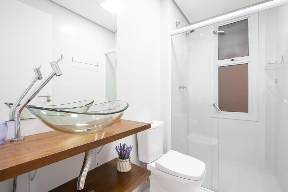 Shower, Toilet