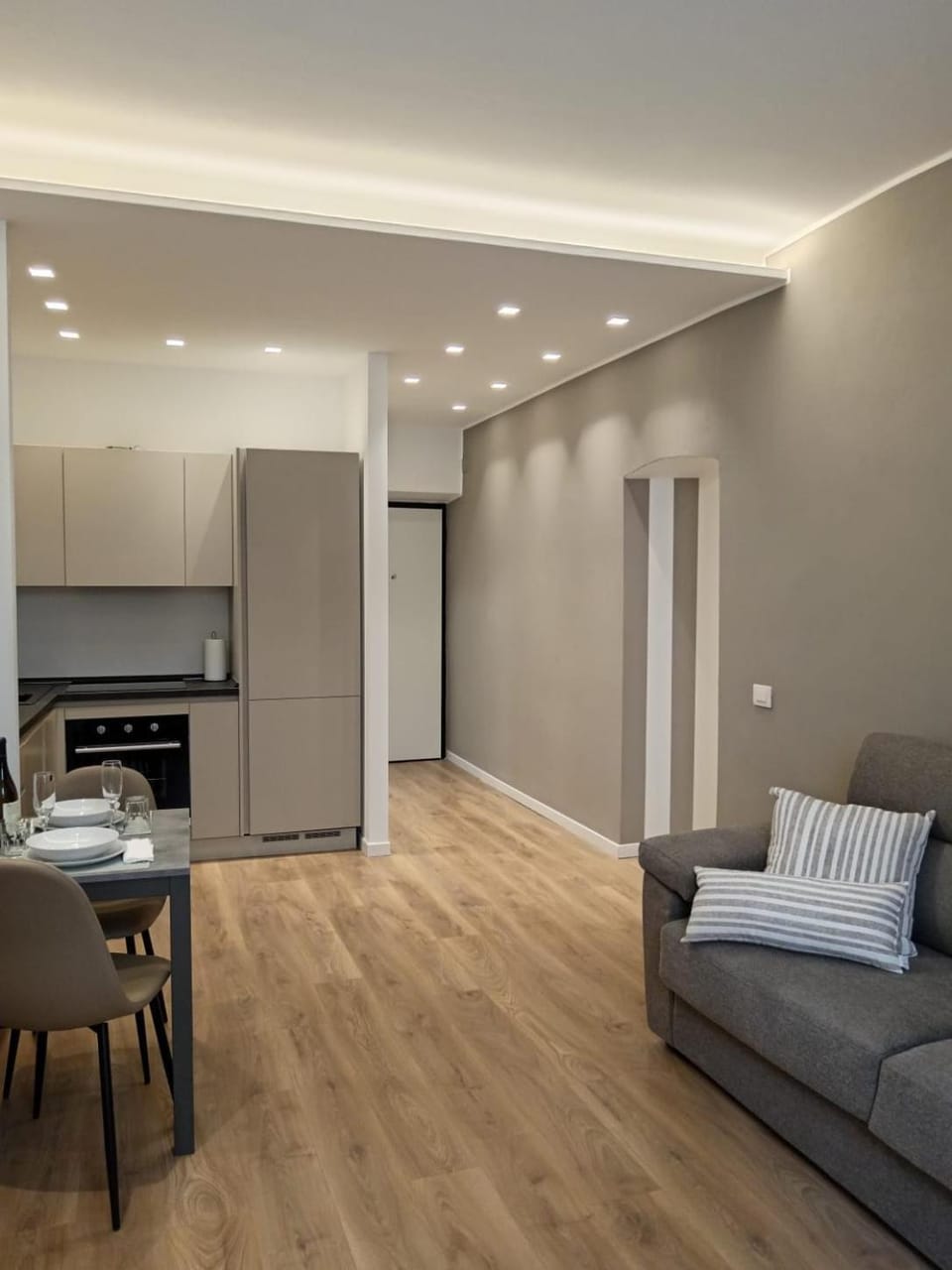 Kitchen or kitchenette, Seating area, Dining area