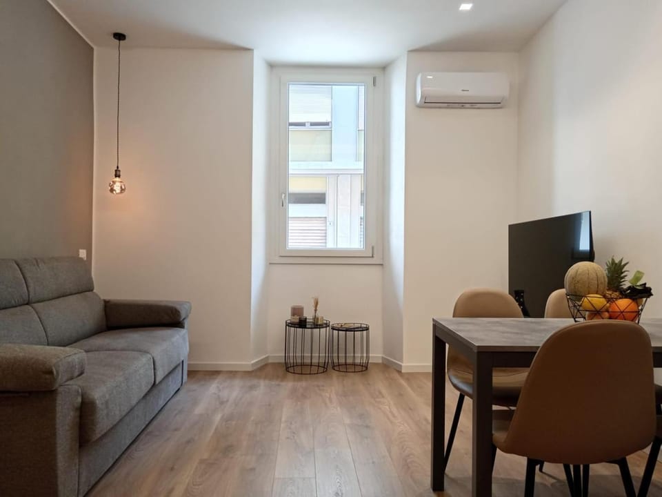 TV and multimedia, Seating area, air conditioner