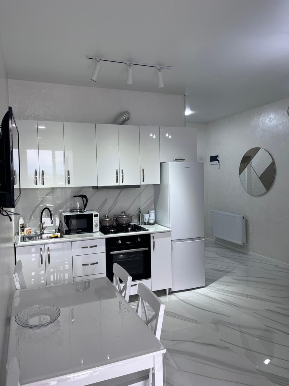 Kitchen or kitchenette, Dining area, oven, stove