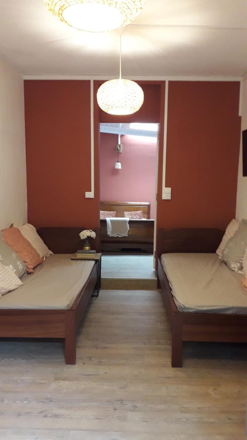 Bed, Living room