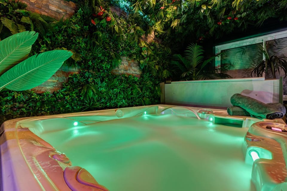 Hot Tub, Spa and wellness centre/facilities