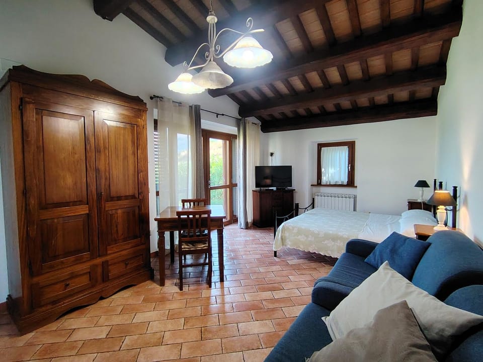 TV and multimedia, Photo of the whole room