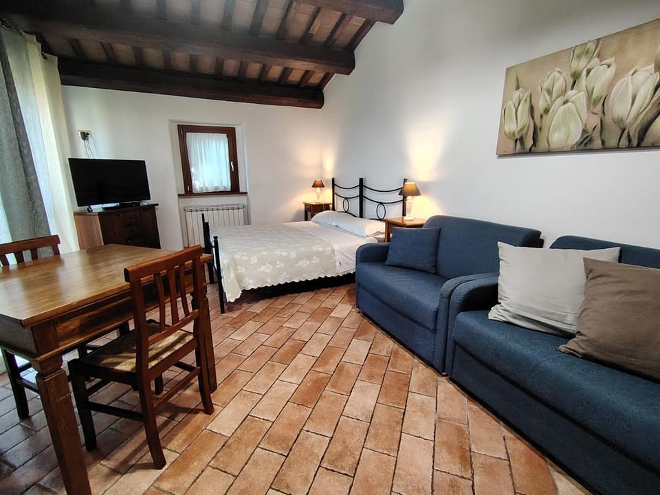 Photo of the whole room, Seating area