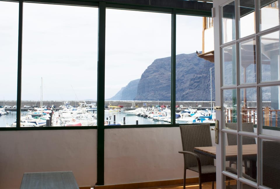 Natural landscape, Balcony/Terrace, Dining area, Mountain view