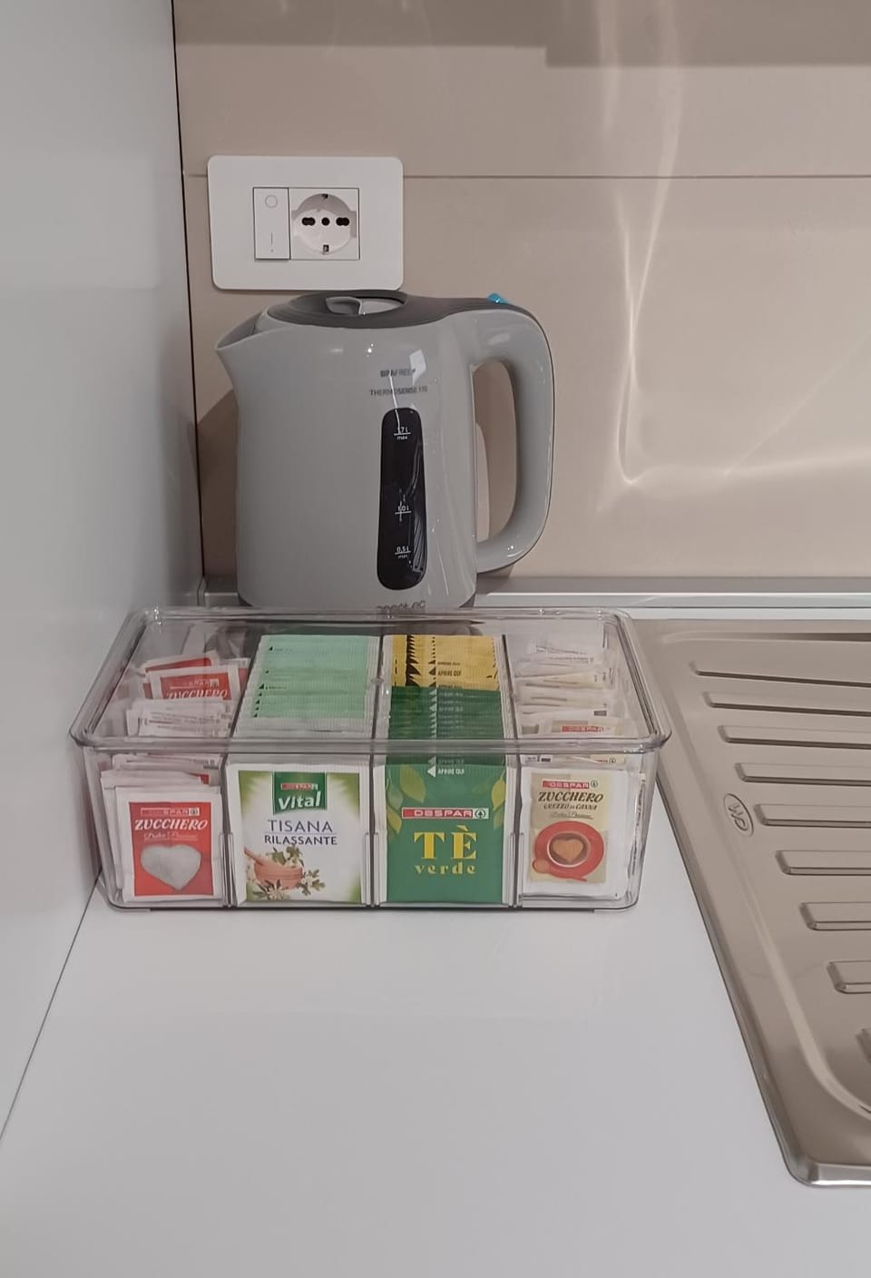 Coffee/tea facilities, Kitchen or kitchenette