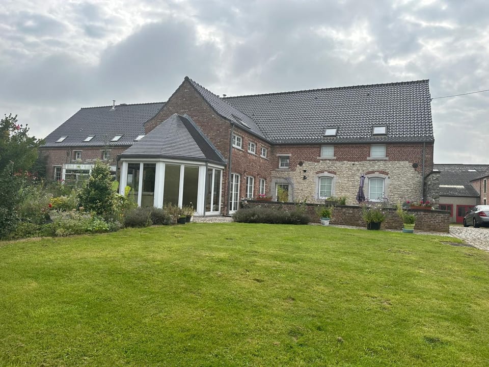 Chambre meublée ferme D’Herlaimont Country House in Wallonia, Belgium