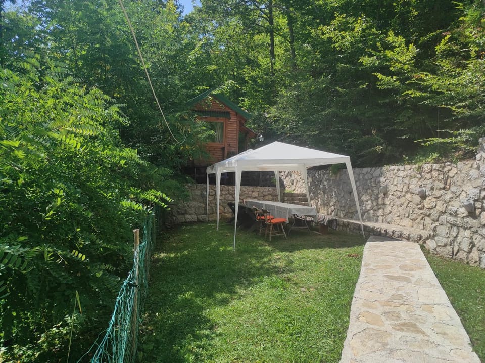 Brvnara Nomad Tri Zvezde Chalet in Zlatibor District, Serbia