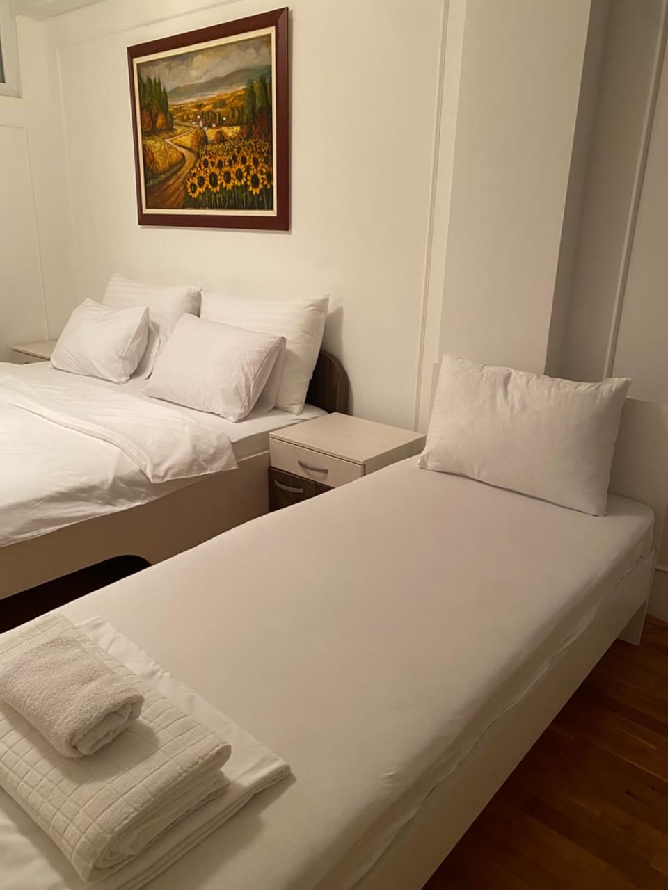 Bed, Bedroom, towels