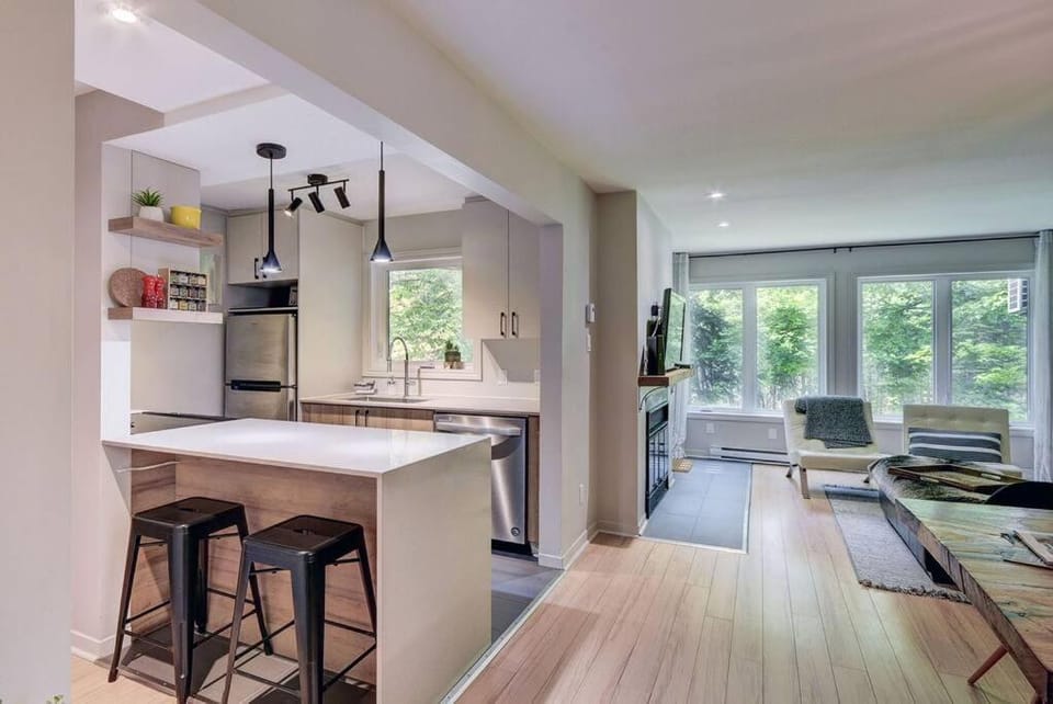 Kitchen or kitchenette, Living room
