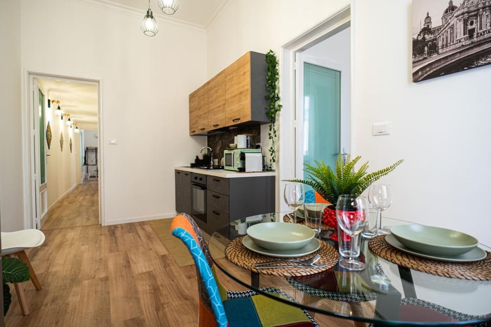 Kitchen or kitchenette, Dining area, minibar, pet friendly, stove